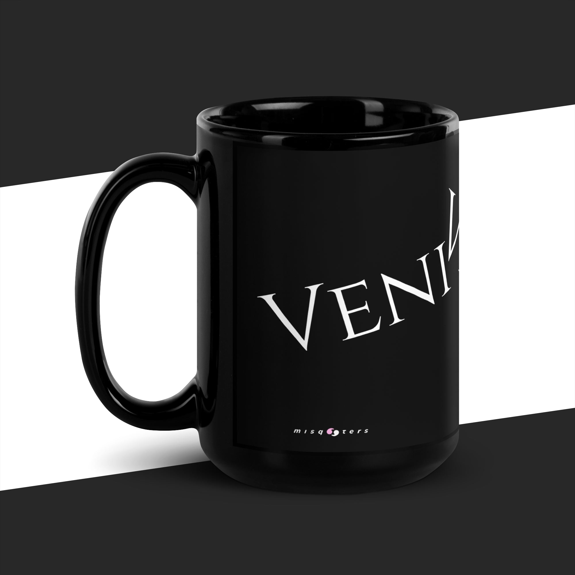 Big black mug with fake quote 'VENI Vidi Vinci' from Simone de Beauvoir printed on it
